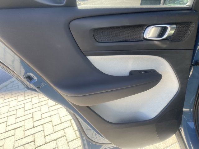 2025 Volvo XC40 Plus Bright Theme