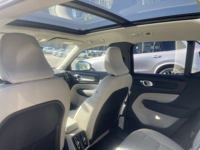 2025 Volvo XC40 Plus Bright Theme