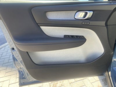 2025 Volvo XC40 Plus Bright Theme