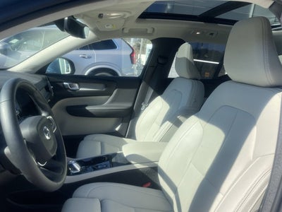 2025 Volvo XC40 Plus Bright Theme