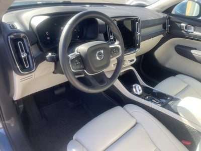 2025 Volvo XC40 Plus Bright Theme