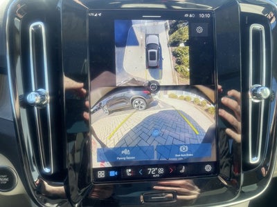 2025 Volvo XC40 Plus Bright Theme