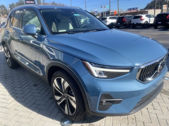 2025 Volvo XC40 Plus Bright Theme