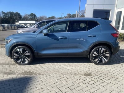 2025 Volvo XC40 Plus Bright Theme
