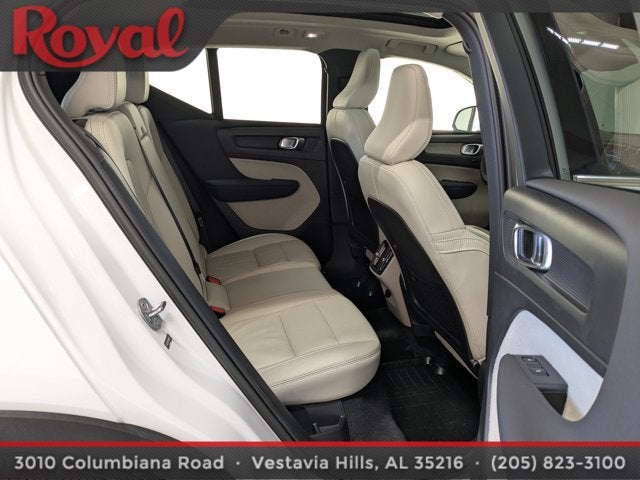 2023 Volvo XC40 Plus Bright Theme