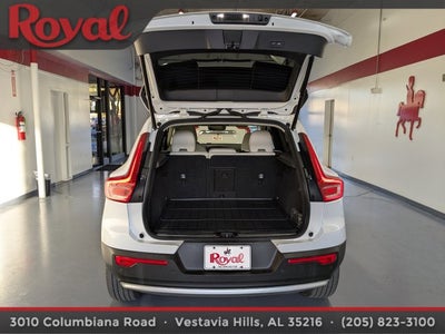 2023 Volvo XC40 Plus Bright Theme