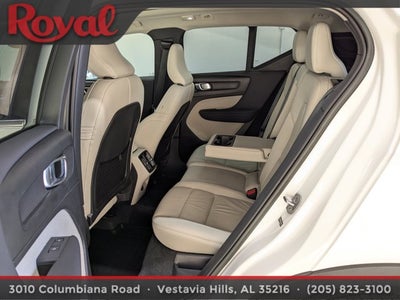 2023 Volvo XC40 Plus Bright Theme