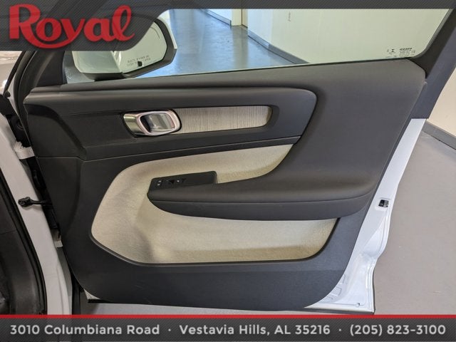 2023 Volvo XC40 Plus Bright Theme