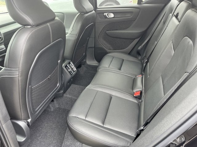 2025 Volvo XC40 Core Bright Theme