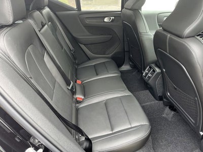 2025 Volvo XC40 Core Bright Theme