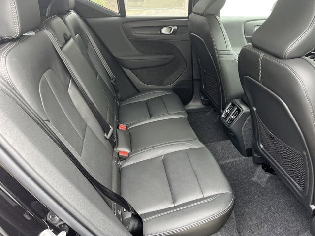 2025 Volvo XC40 Core Bright Theme