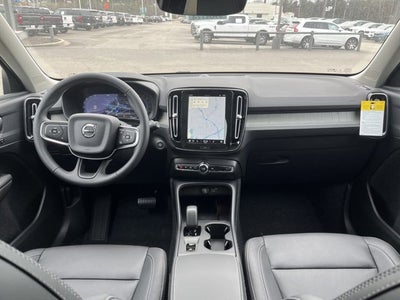2025 Volvo XC40 Core Bright Theme