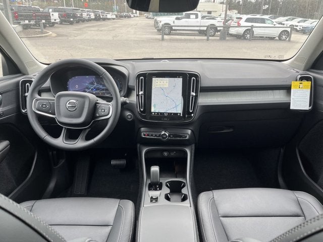 2025 Volvo XC40 Core Bright Theme