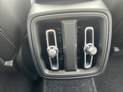 2025 Volvo XC40 Core Bright Theme