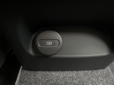 2025 Volvo XC40 Core Bright Theme