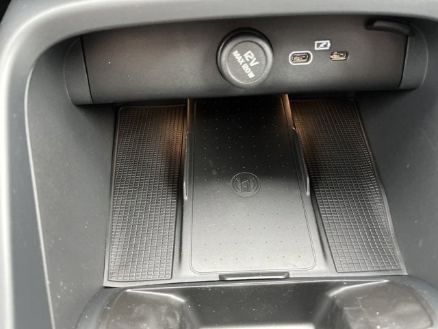 2025 Volvo XC40 Core Bright Theme