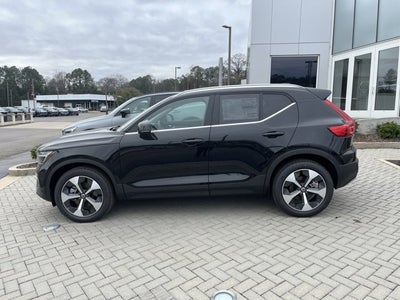 2025 Volvo XC40 Core Bright Theme