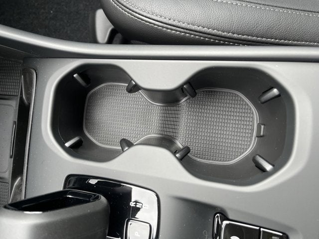 2025 Volvo XC40 Core Bright Theme