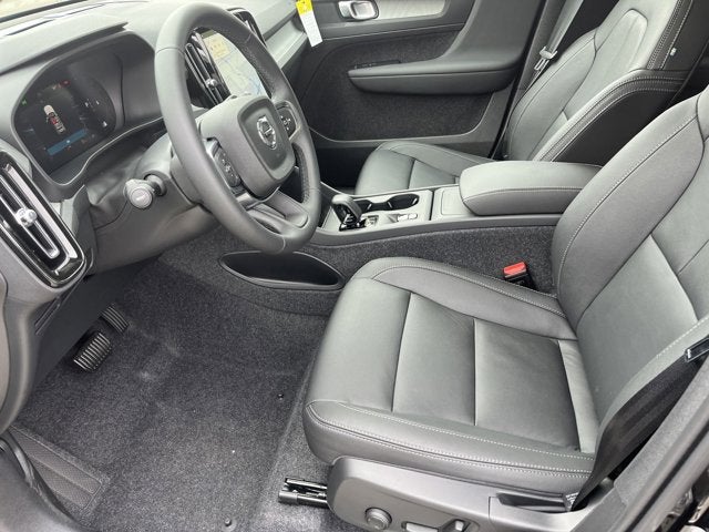 2025 Volvo XC40 Core Bright Theme
