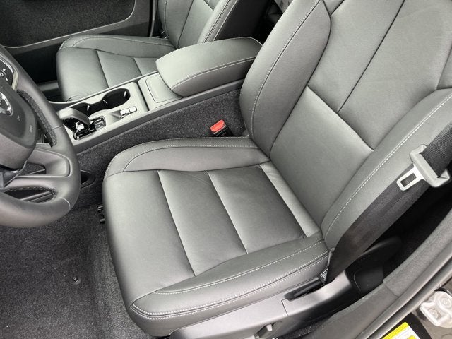 2025 Volvo XC40 Core Bright Theme