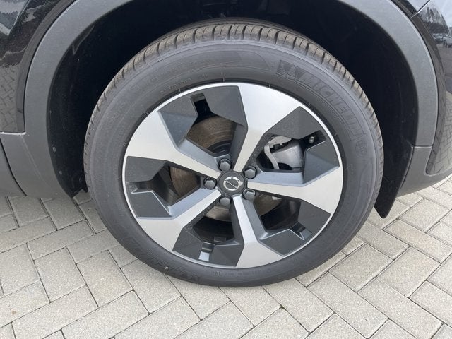2025 Volvo XC40 Core Bright Theme