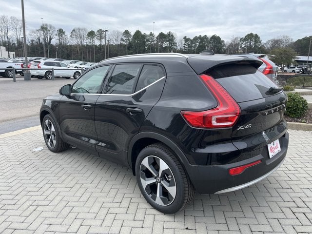 2025 Volvo XC40 Core Bright Theme