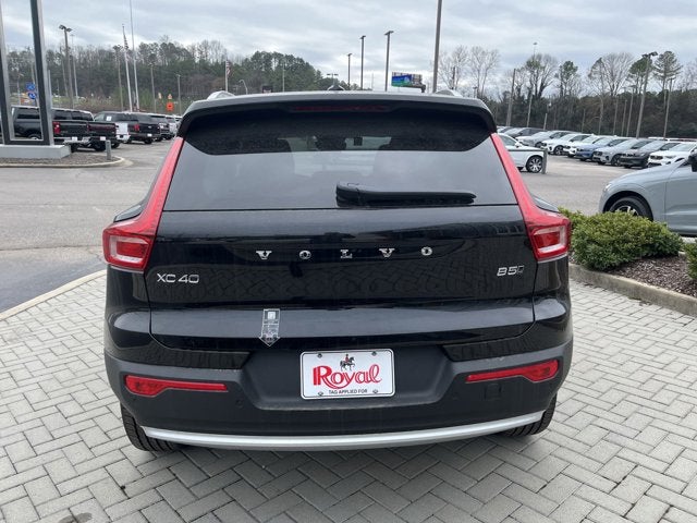 2025 Volvo XC40 Core Bright Theme