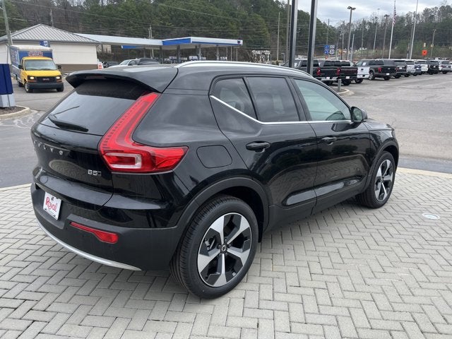 2025 Volvo XC40 Core Bright Theme