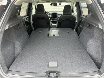 2025 Volvo XC40 Core Bright Theme