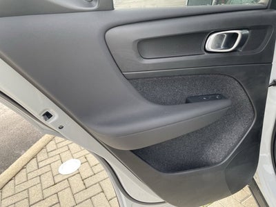 2025 Volvo XC40 Core Bright Theme