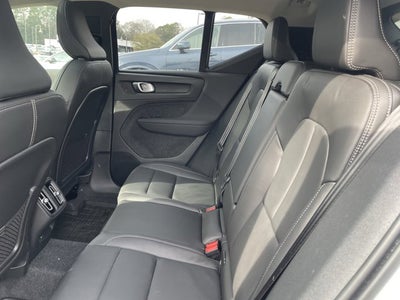 2025 Volvo XC40 Core Bright Theme