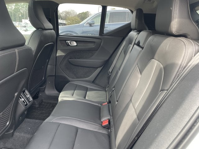 2025 Volvo XC40 Core Bright Theme