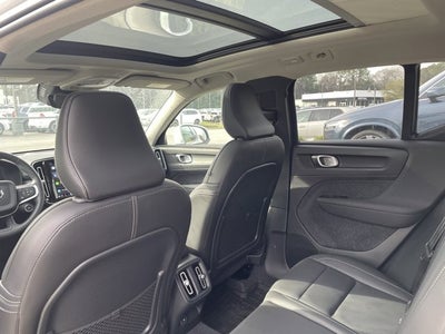 2025 Volvo XC40 Core Bright Theme