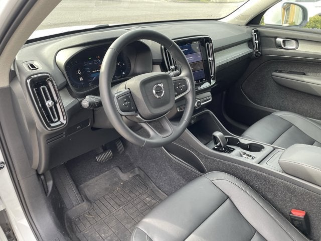 2025 Volvo XC40 Core Bright Theme