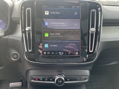 2025 Volvo XC40 Core Bright Theme