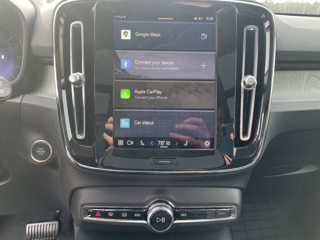 2025 Volvo XC40 Core Bright Theme