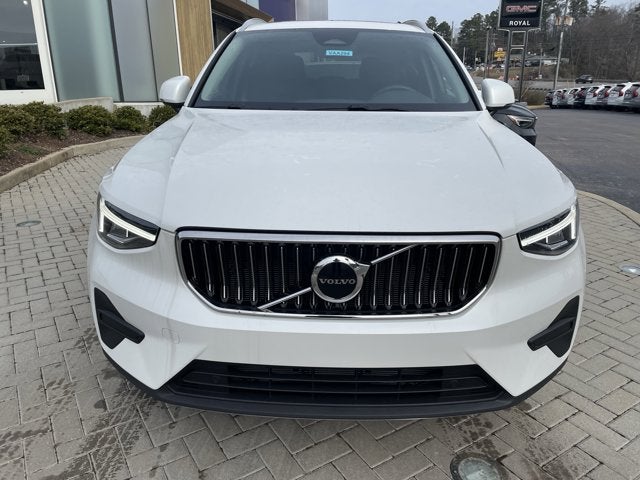 2025 Volvo XC40 Core Bright Theme