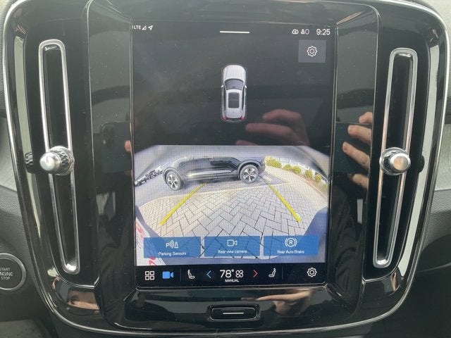 2025 Volvo XC40 Core Bright Theme