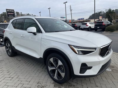 2025 Volvo XC40 Core Bright Theme