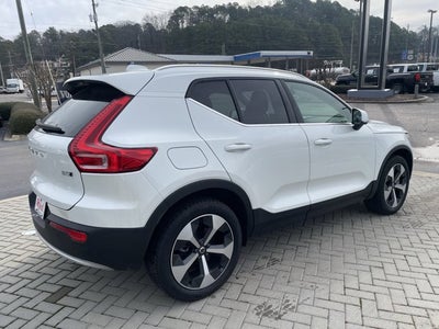 2025 Volvo XC40 Core Bright Theme