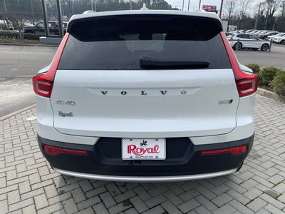 2025 Volvo XC40 Core Bright Theme