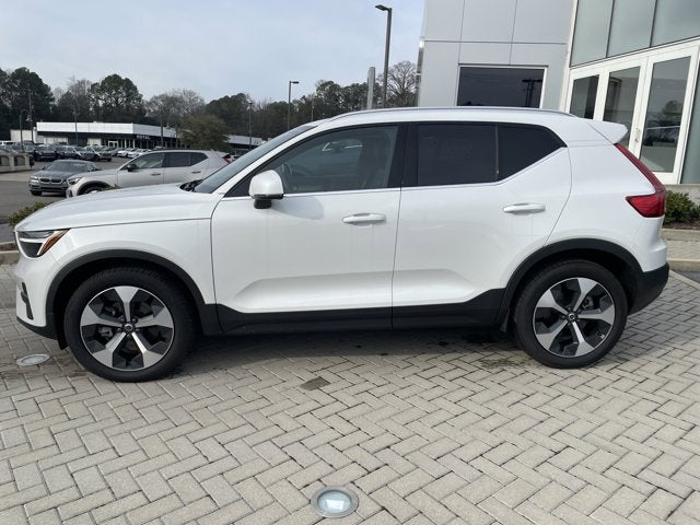 2025 Volvo XC40 Core Bright Theme