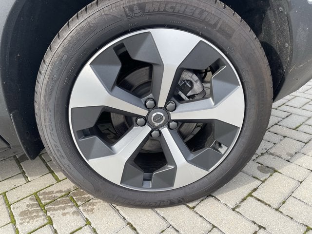 2025 Volvo XC40 Core Bright Theme