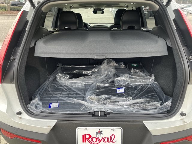 2025 Volvo XC40 Core Bright Theme