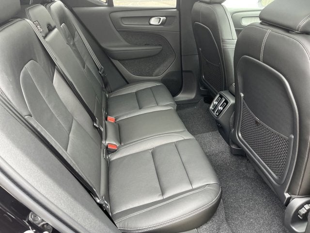 2025 Volvo XC40 Core Bright Theme