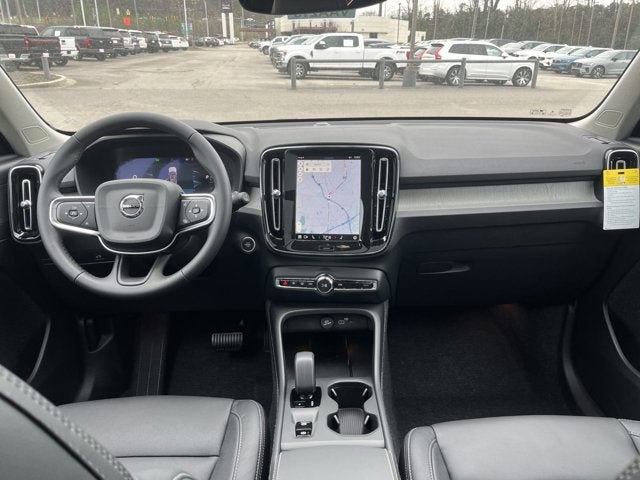 2025 Volvo XC40 Core Bright Theme