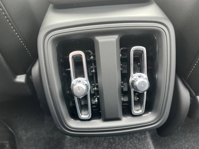 2025 Volvo XC40 Core Bright Theme