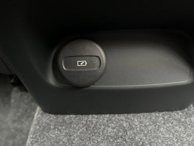 2025 Volvo XC40 Core Bright Theme