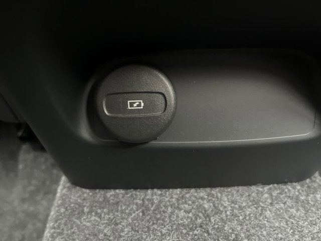 2025 Volvo XC40 Core Bright Theme