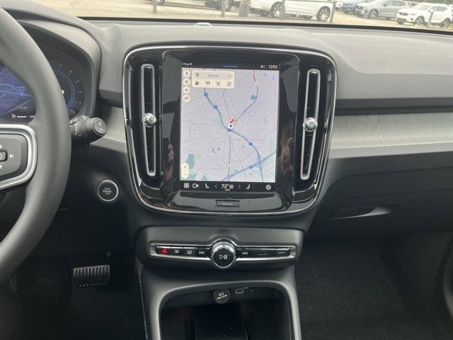 2025 Volvo XC40 Core Bright Theme